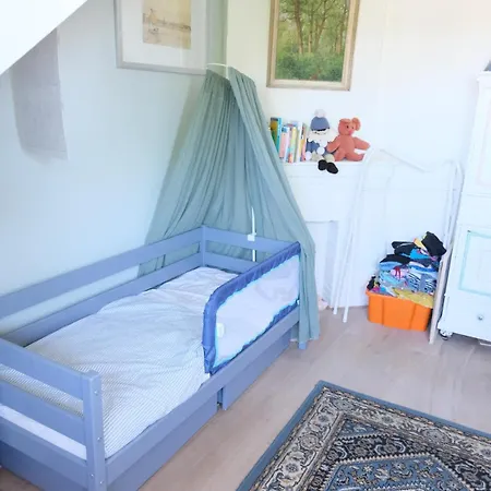 Apartment Steps To The Harbour, Steps To The Beach! *